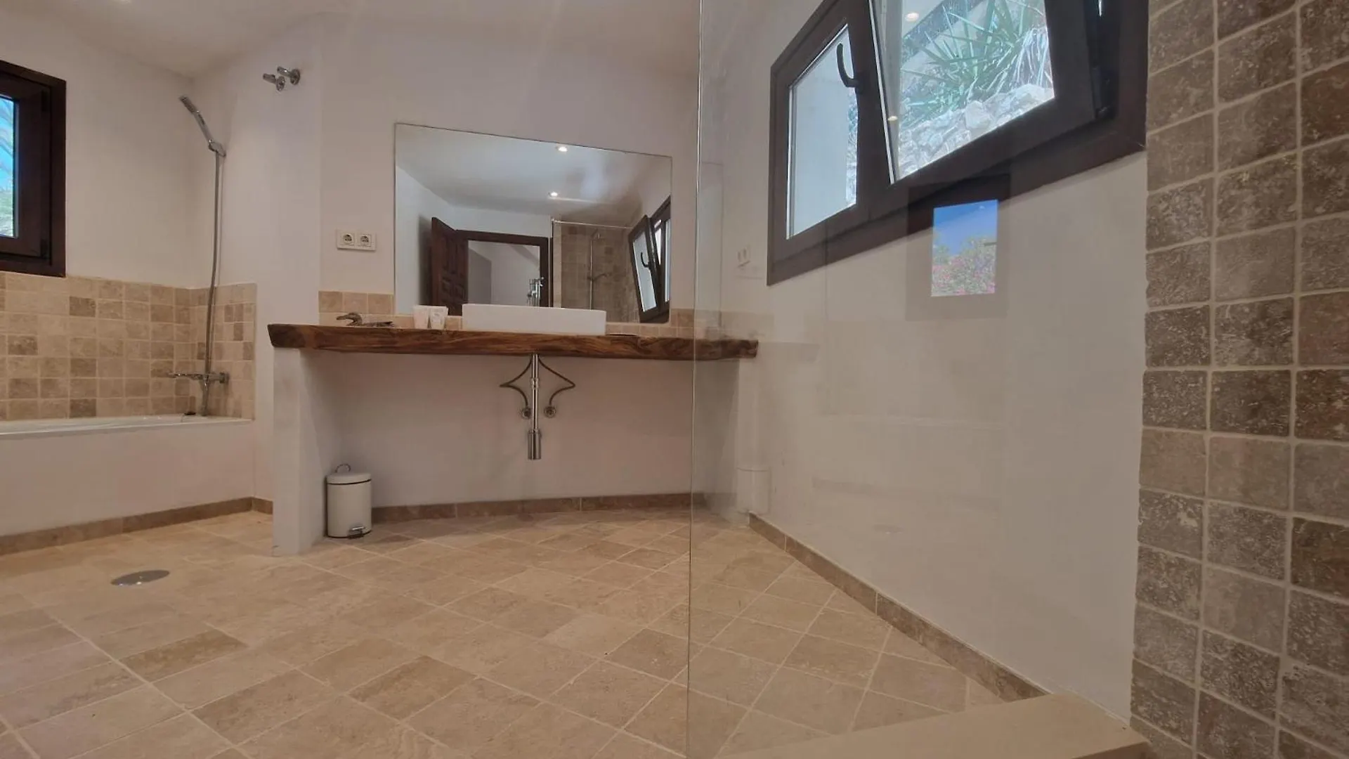 Habitacion Doble Con Bano Grande Privado En Piso Compartido Малага