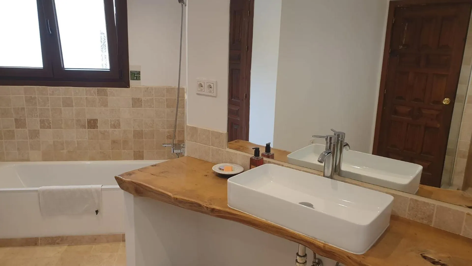 Habitacion Doble Con Bano Grande Privado En Piso Compartido Málaga 0*,