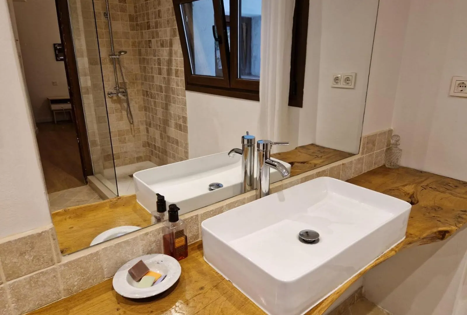 Habitacion Doble Con Bano Grande Privado En Piso Compartido Málaga